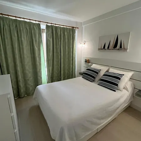 Wintowinrentals Newly Renovated Private Beachfront & Steps To The Marina Apartment *